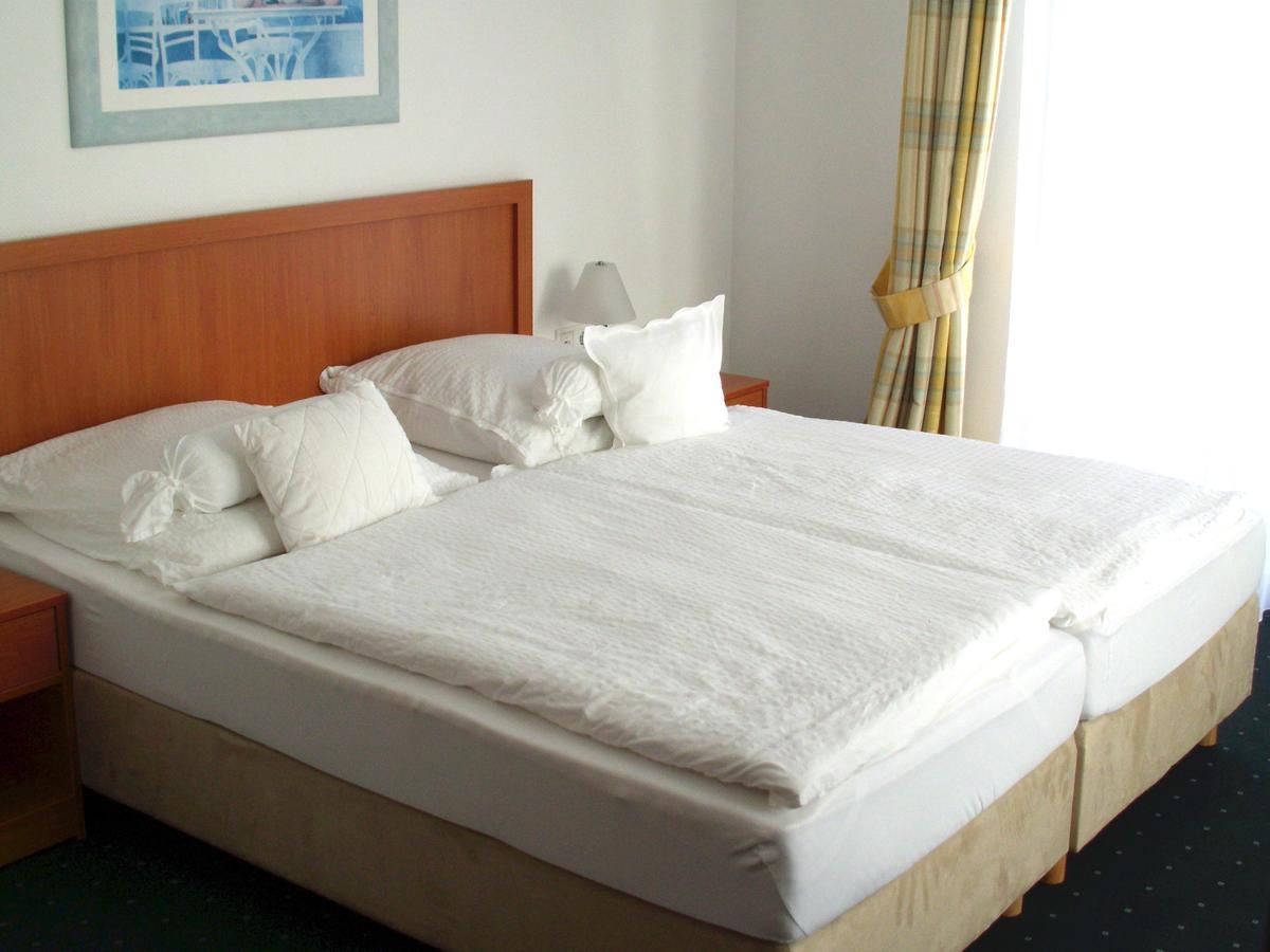 Haus Koebesine Hotel Juist Bagian luar foto